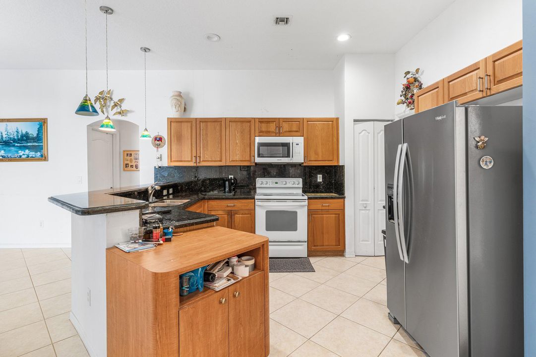 待售: $585,000 (3 贝兹, 2 浴室, 2096 平方英尺)