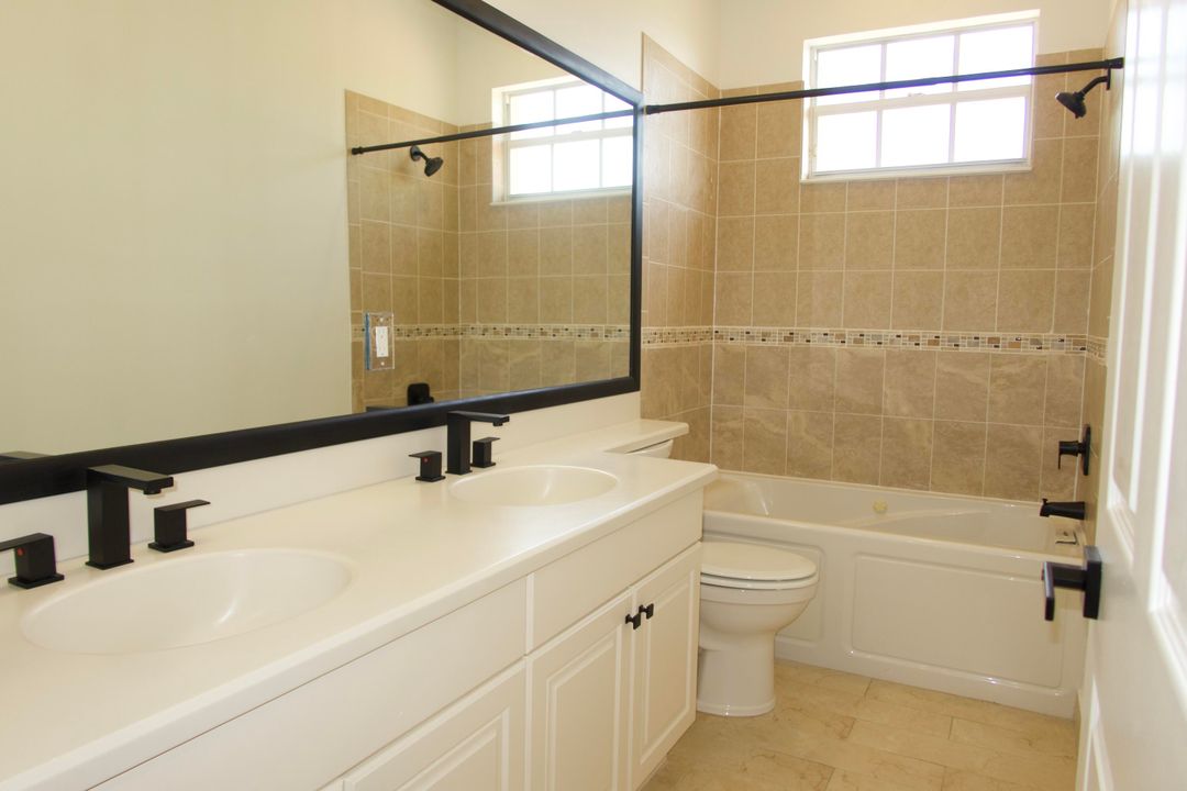 待售: $435,000 (4 贝兹, 2 浴室, 2731 平方英尺)