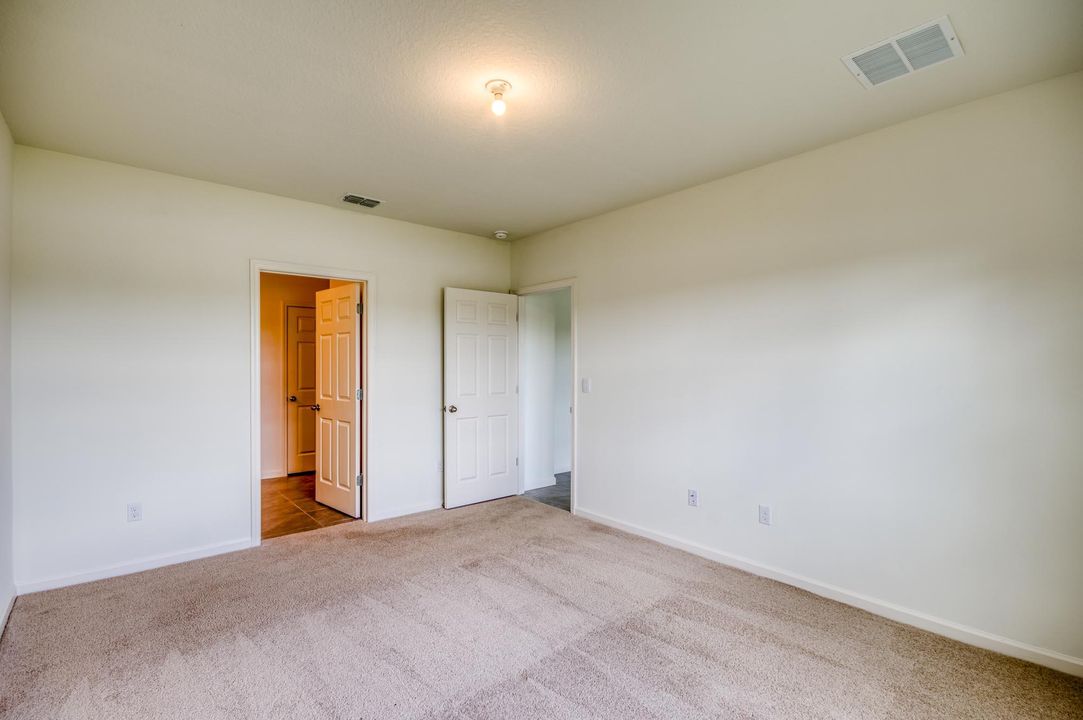 For Rent: $3,000 (4 beds, 2 baths, 1828 Square Feet)