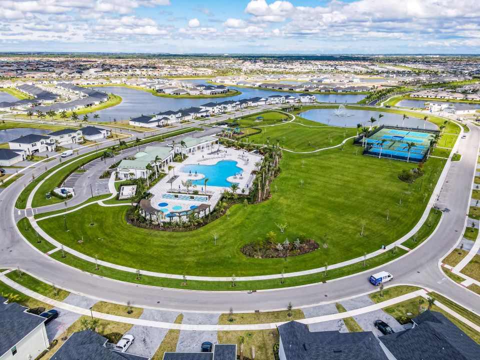 For Rent: $3,000 (4 beds, 2 baths, 1828 Square Feet)