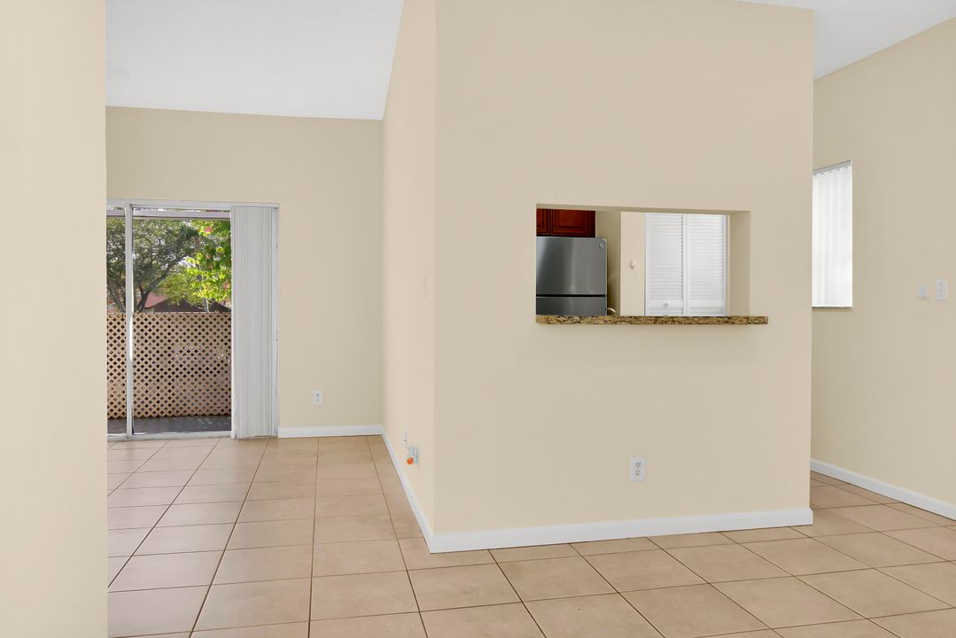 For Sale: $259,000 (3 beds, 2 baths, 974 Square Feet)