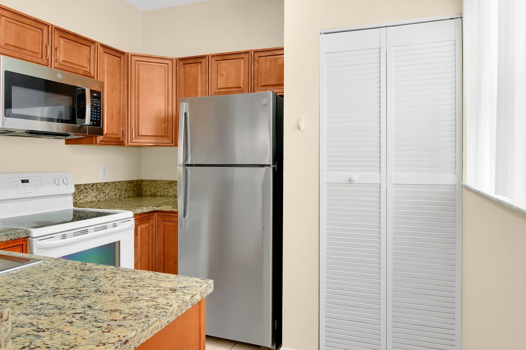 For Sale: $259,000 (3 beds, 2 baths, 974 Square Feet)