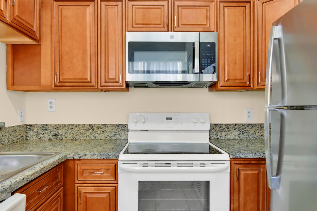 For Sale: $259,000 (3 beds, 2 baths, 974 Square Feet)