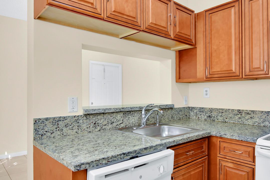 For Sale: $259,000 (3 beds, 2 baths, 974 Square Feet)