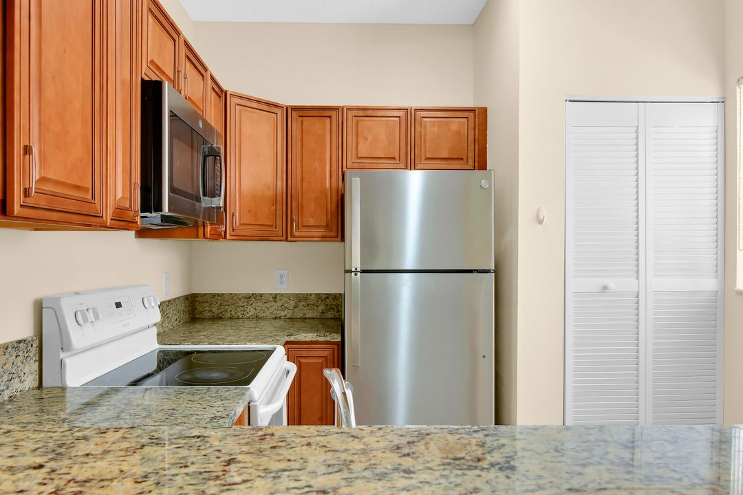 For Sale: $259,000 (3 beds, 2 baths, 974 Square Feet)