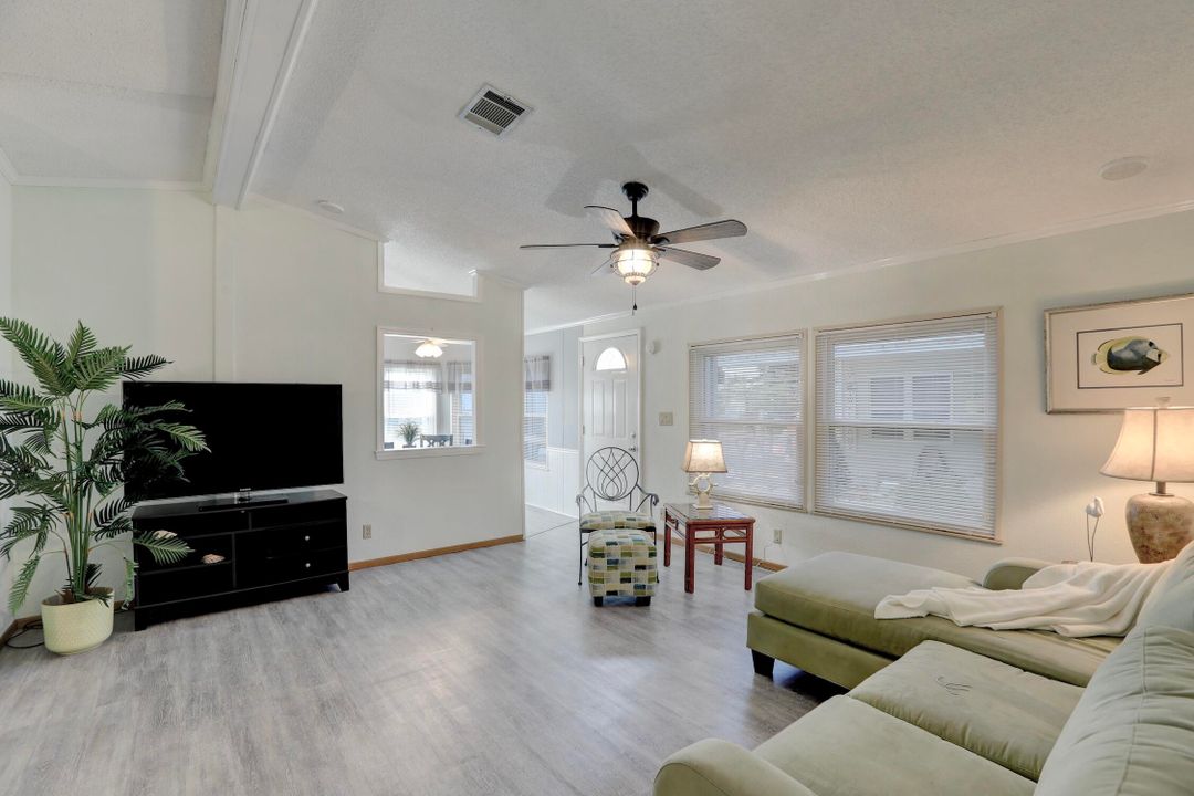 For Sale: $219,000 (2 beds, 2 baths, 1316 Square Feet)