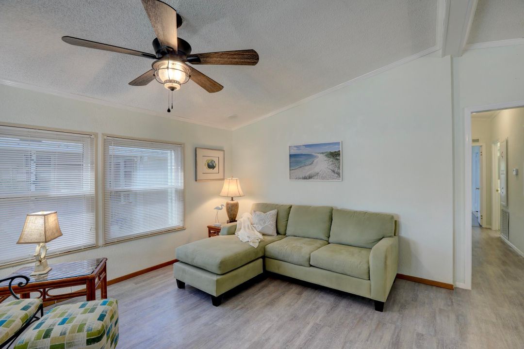 For Sale: $219,000 (2 beds, 2 baths, 1316 Square Feet)
