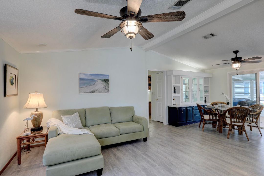 For Sale: $219,000 (2 beds, 2 baths, 1316 Square Feet)