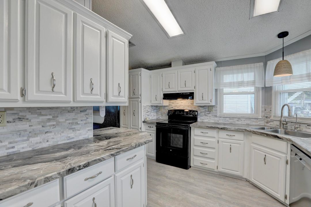 For Sale: $219,000 (2 beds, 2 baths, 1316 Square Feet)