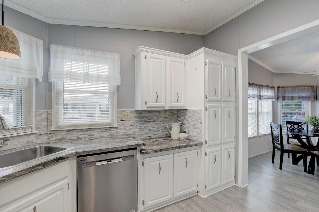 For Sale: $219,000 (2 beds, 2 baths, 1316 Square Feet)