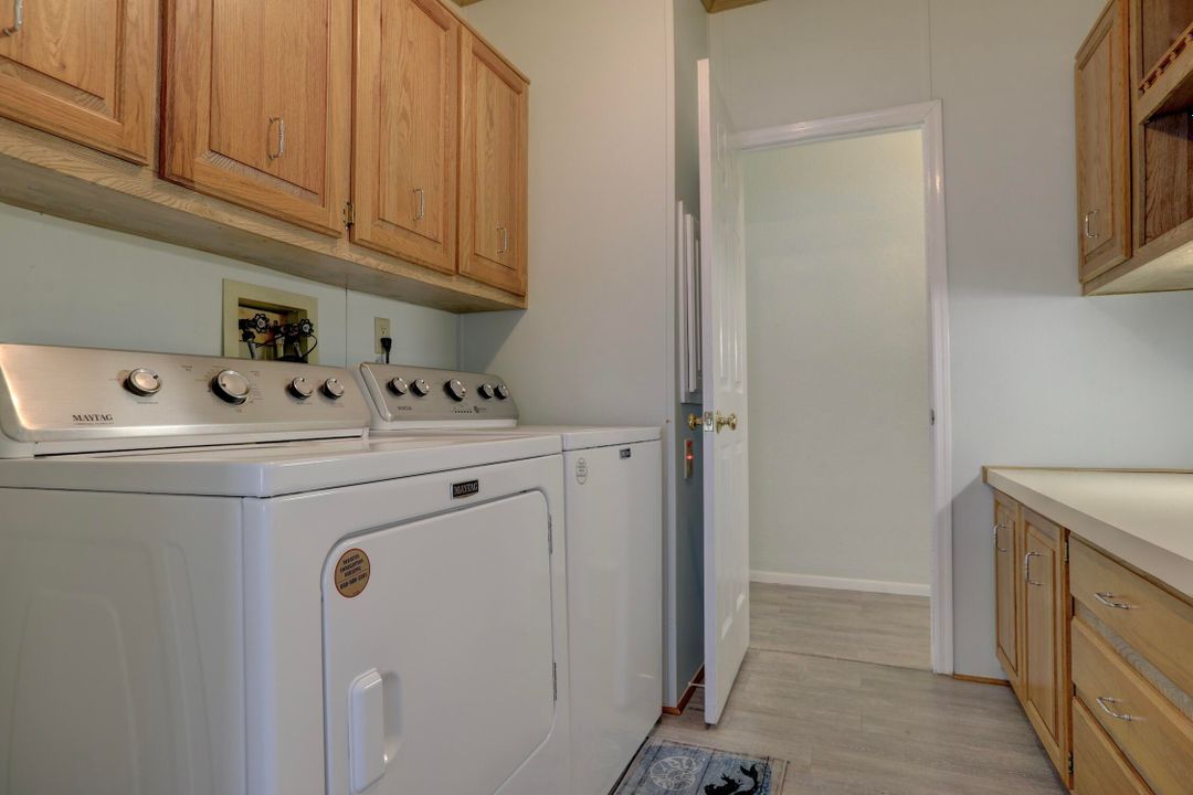 For Sale: $219,000 (2 beds, 2 baths, 1316 Square Feet)