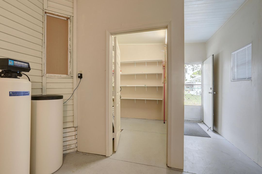 For Sale: $219,000 (2 beds, 2 baths, 1316 Square Feet)