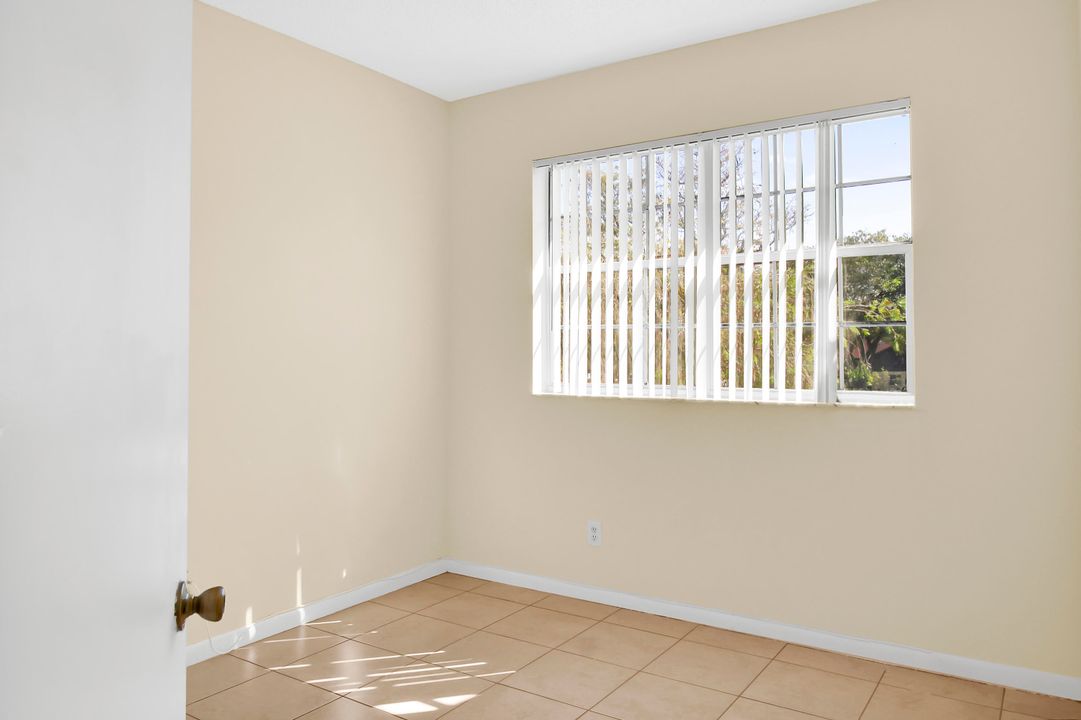 For Sale: $259,000 (3 beds, 2 baths, 974 Square Feet)