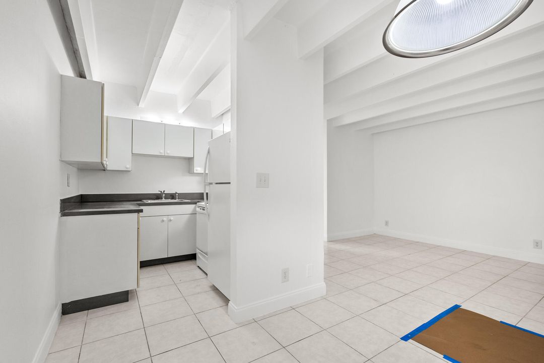 For Rent: $1,695 (1 beds, 1 baths, 725 Square Feet)