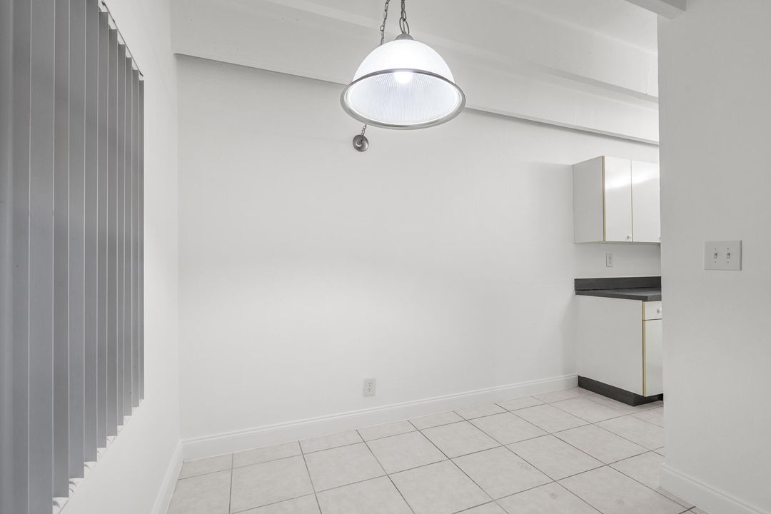 For Rent: $1,695 (1 beds, 1 baths, 725 Square Feet)