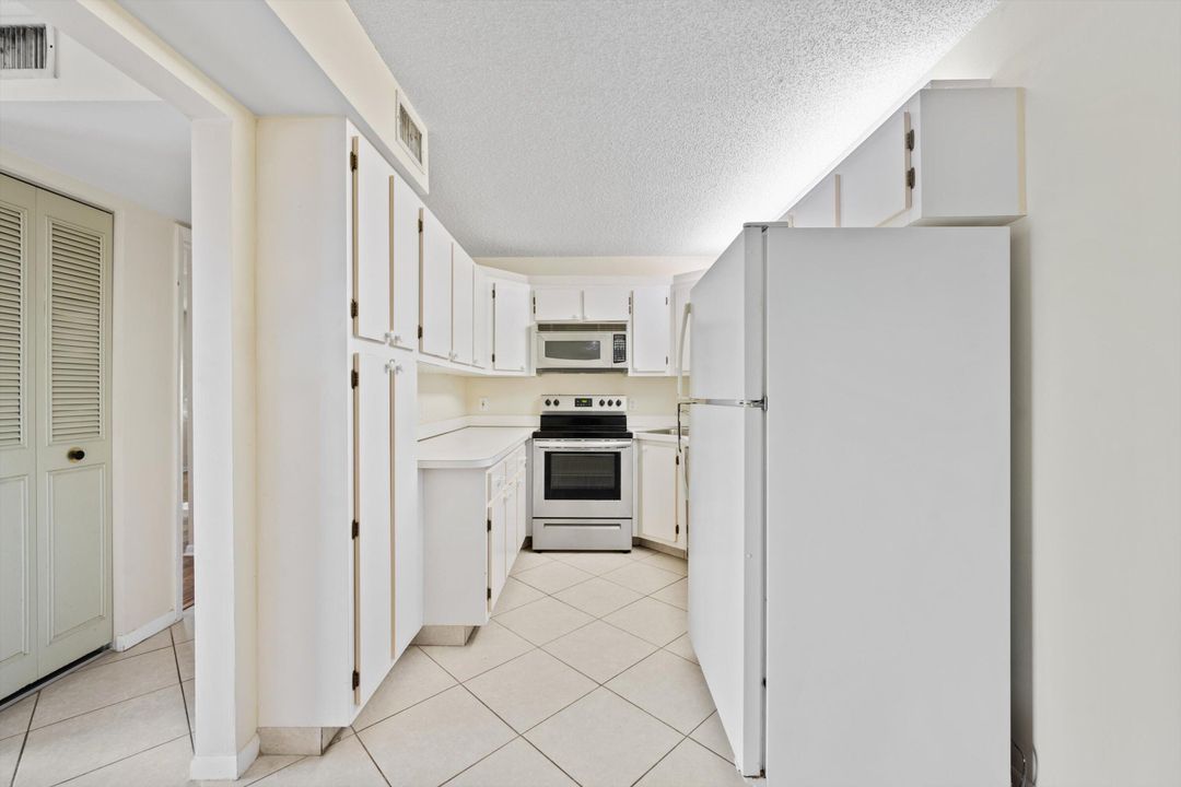 For Sale: $259,900 (3 beds, 2 baths, 1468 Square Feet)