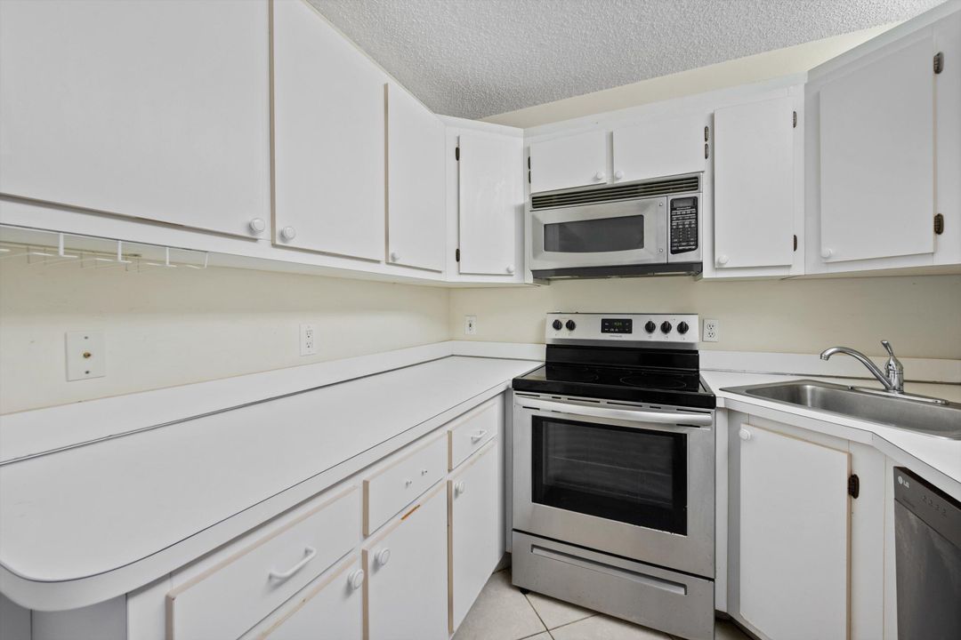 For Sale: $259,900 (3 beds, 2 baths, 1468 Square Feet)