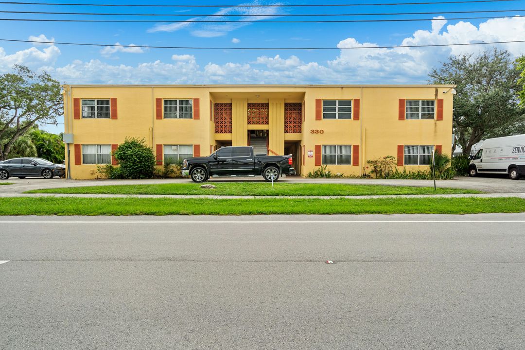 For Rent: $1,695 (1 beds, 1 baths, 725 Square Feet)