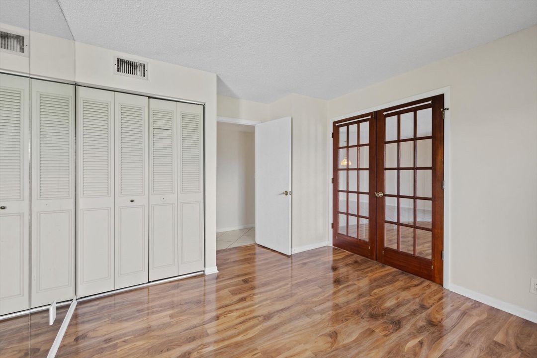 For Sale: $259,900 (3 beds, 2 baths, 1468 Square Feet)