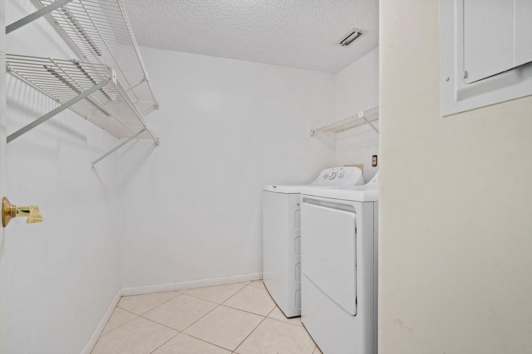 For Sale: $259,900 (3 beds, 2 baths, 1468 Square Feet)