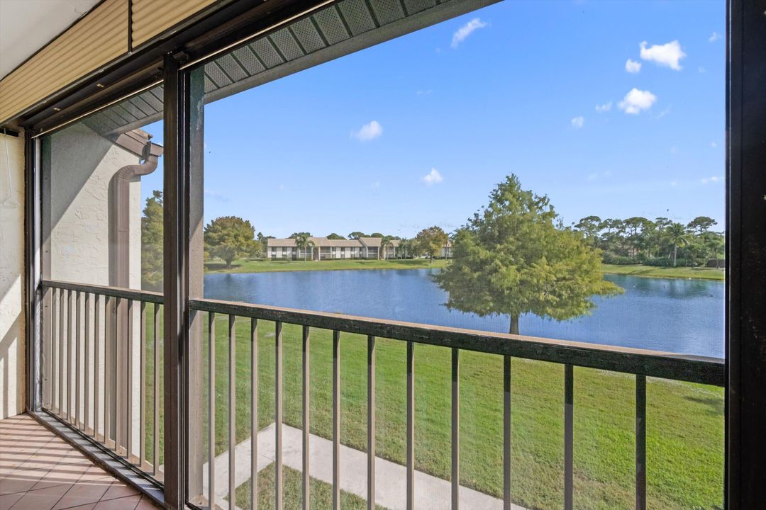 For Sale: $259,900 (3 beds, 2 baths, 1468 Square Feet)