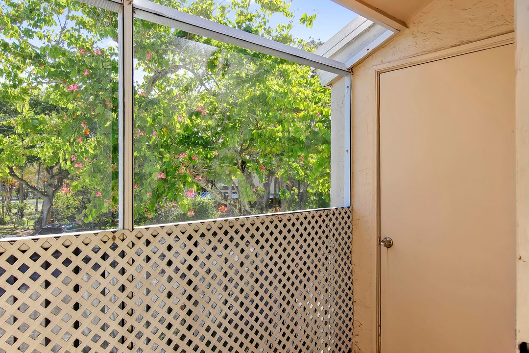 For Sale: $259,000 (3 beds, 2 baths, 974 Square Feet)