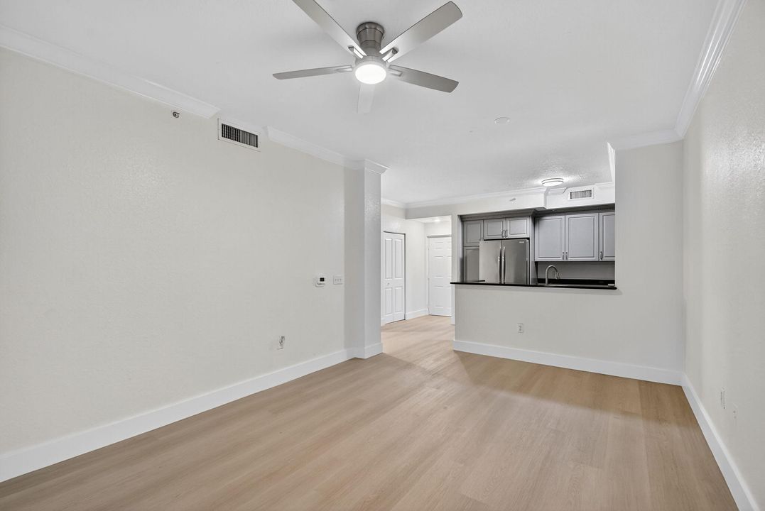 For Rent: $1,950 (1 beds, 1 baths, 744 Square Feet)