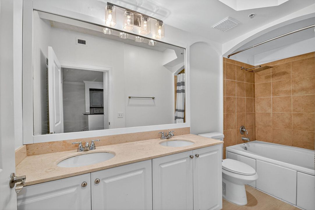 For Rent: $1,950 (1 beds, 1 baths, 744 Square Feet)