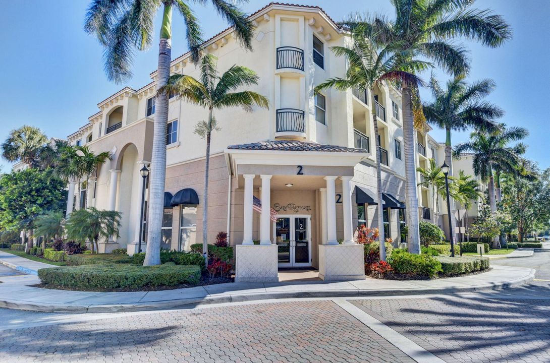 For Rent: $1,950 (1 beds, 1 baths, 744 Square Feet)