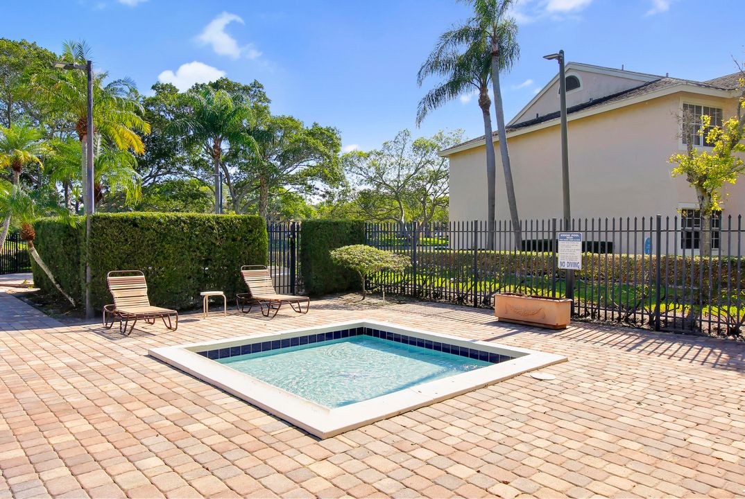 For Sale: $259,000 (3 beds, 2 baths, 974 Square Feet)