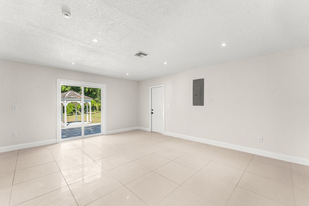 For Sale: $549,000 (3 beds, 3 baths, 1732 Square Feet)