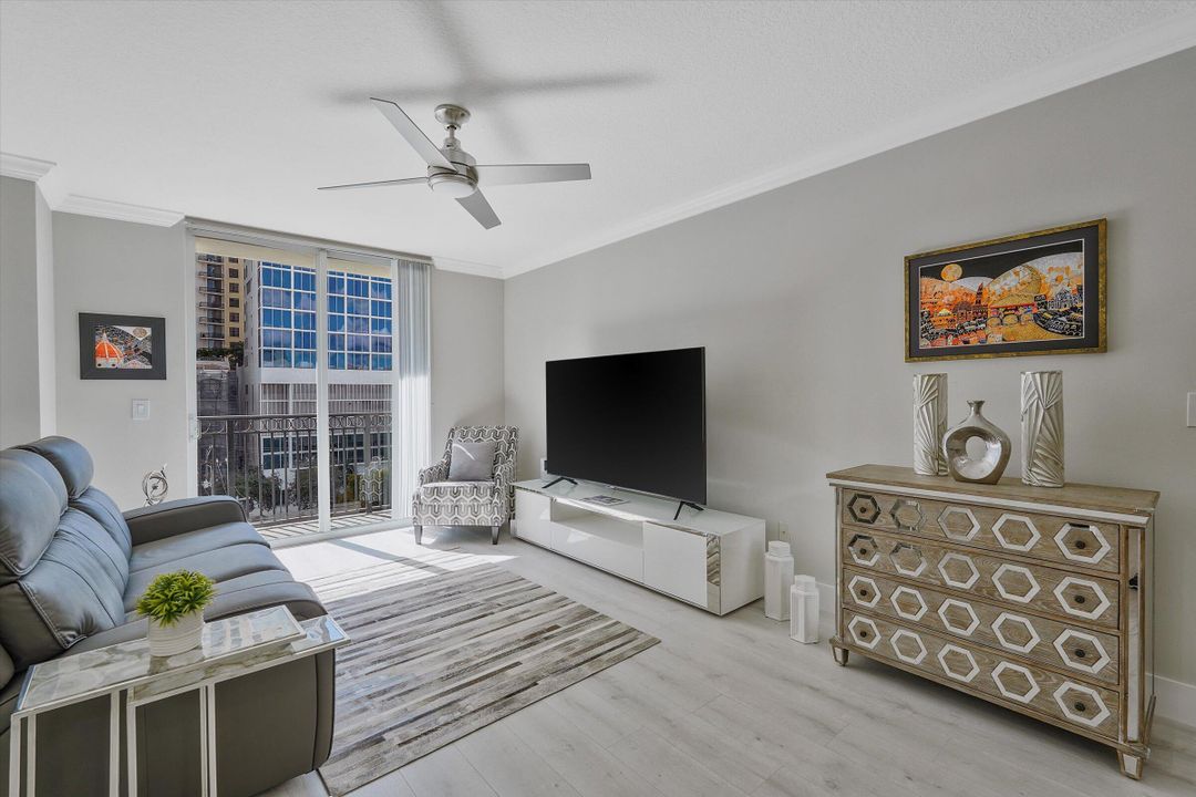 For Sale: $625,000 (2 beds, 2 baths, 1144 Square Feet)