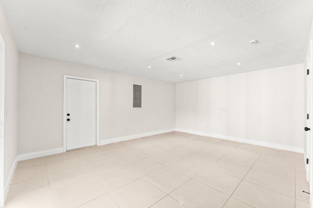 For Sale: $549,000 (3 beds, 3 baths, 1732 Square Feet)