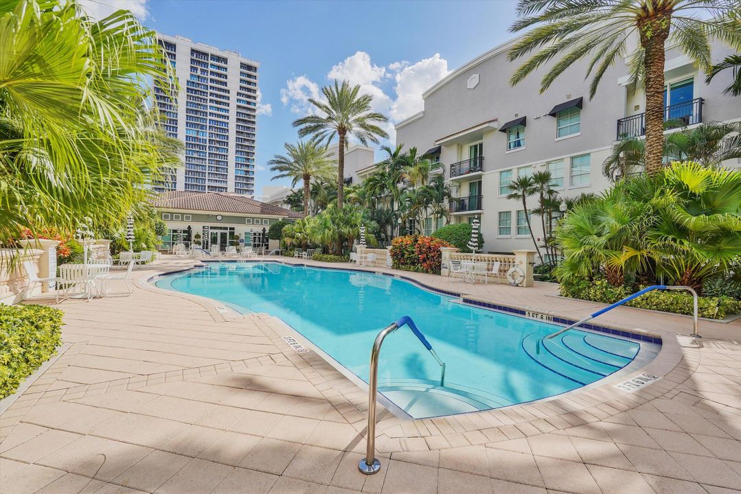 For Sale: $625,000 (2 beds, 2 baths, 1144 Square Feet)