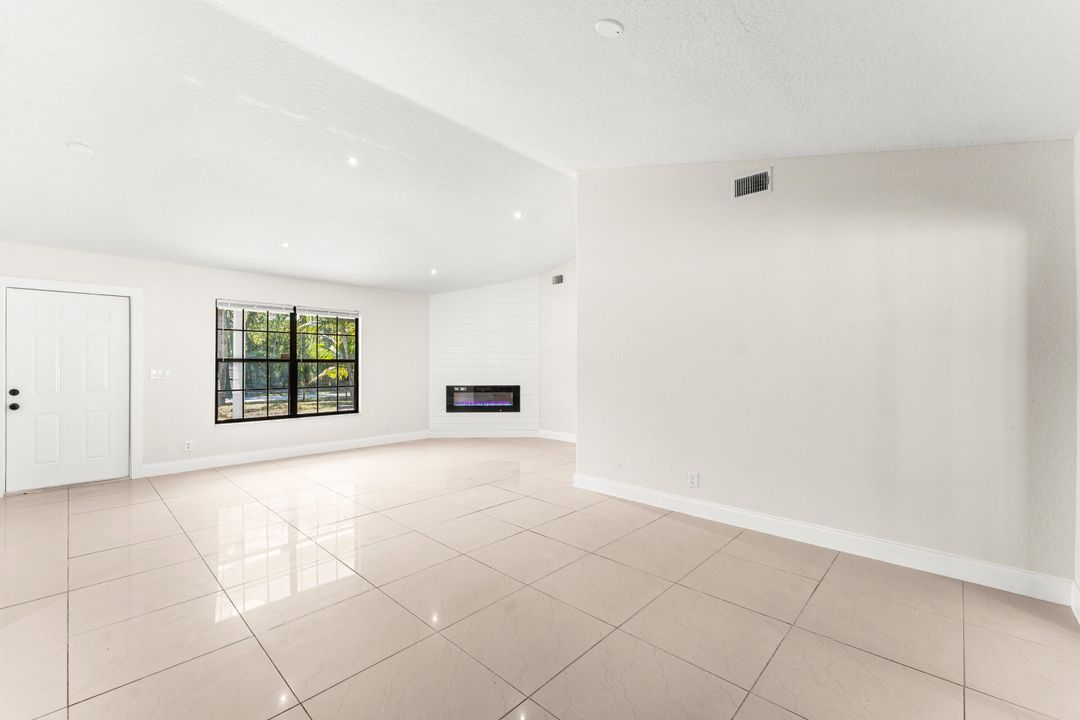 For Sale: $549,000 (3 beds, 3 baths, 1732 Square Feet)