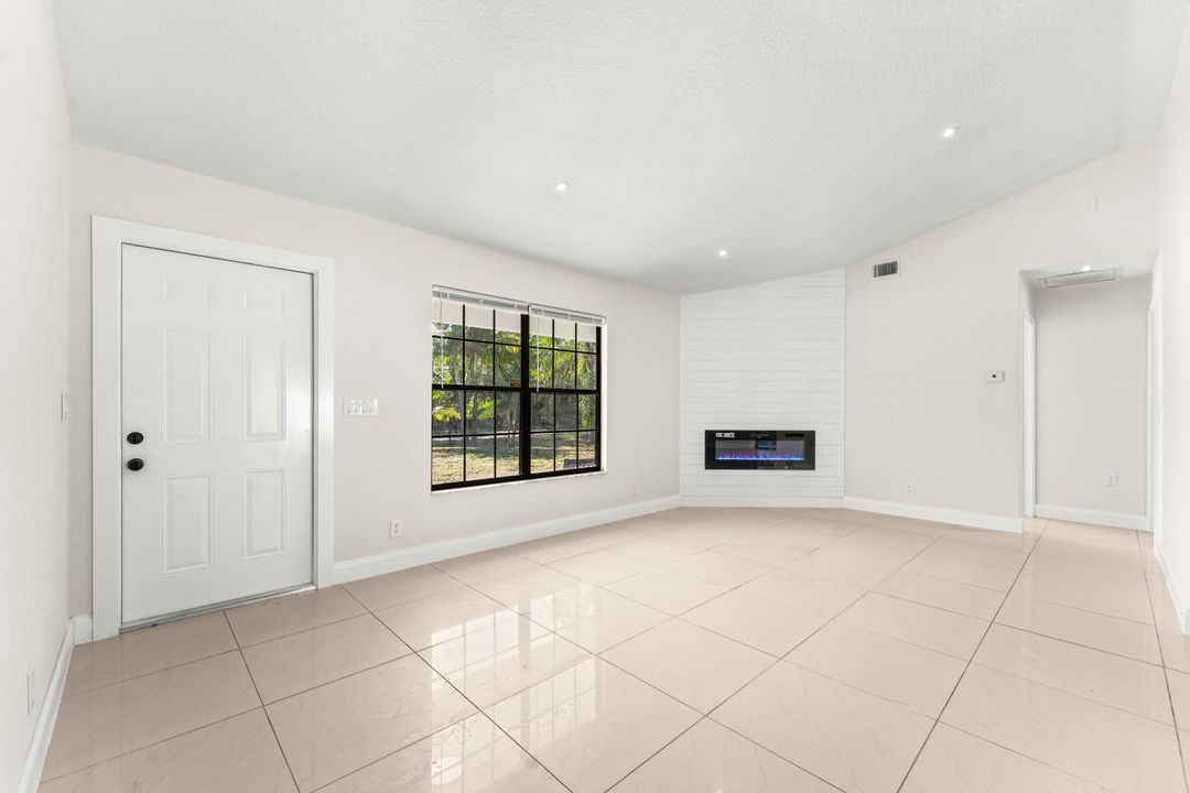 For Sale: $549,000 (3 beds, 3 baths, 1732 Square Feet)