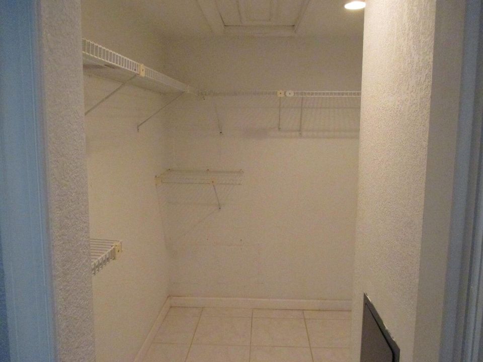 出租: $1,700 (2 贝兹, 2 浴室, 905 平方英尺)