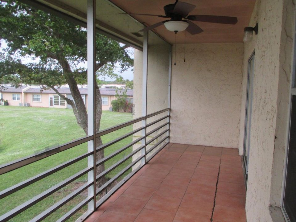 出租: $1,700 (2 贝兹, 2 浴室, 905 平方英尺)