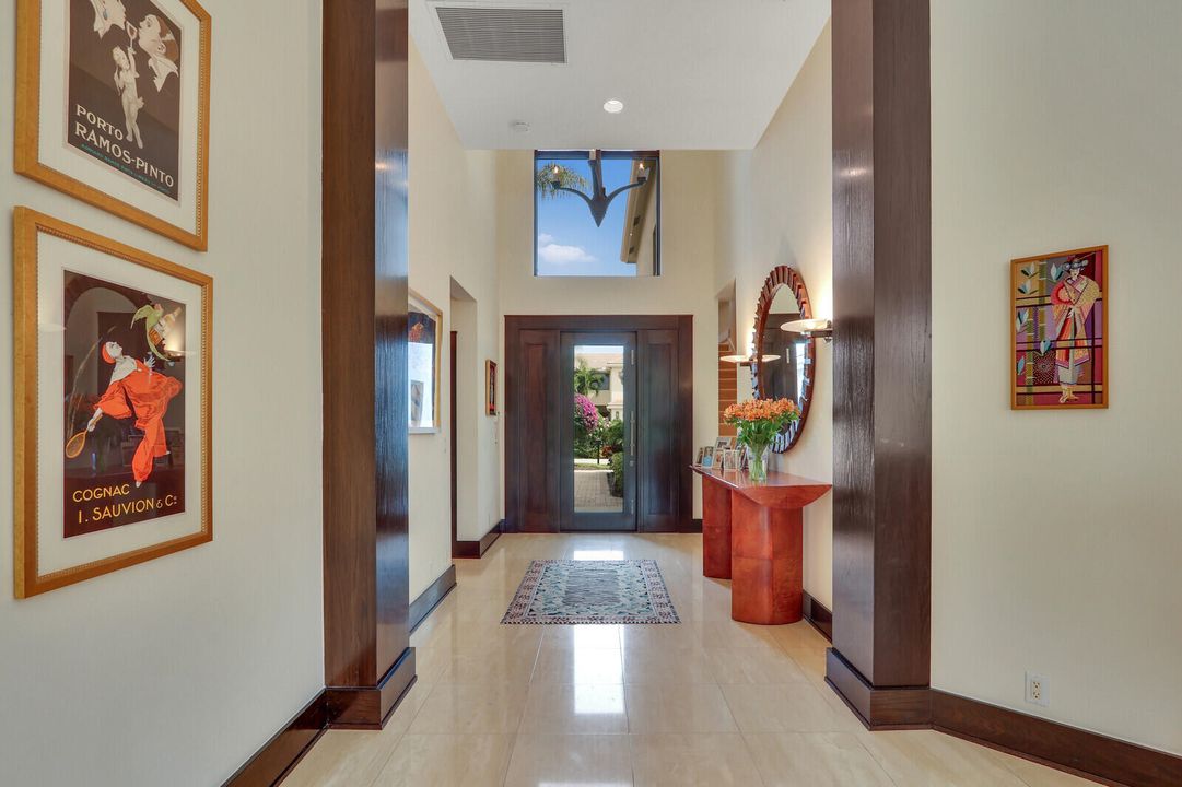 合同活跃: $2,100,000 (5 贝兹, 6 浴室, 3512 平方英尺)