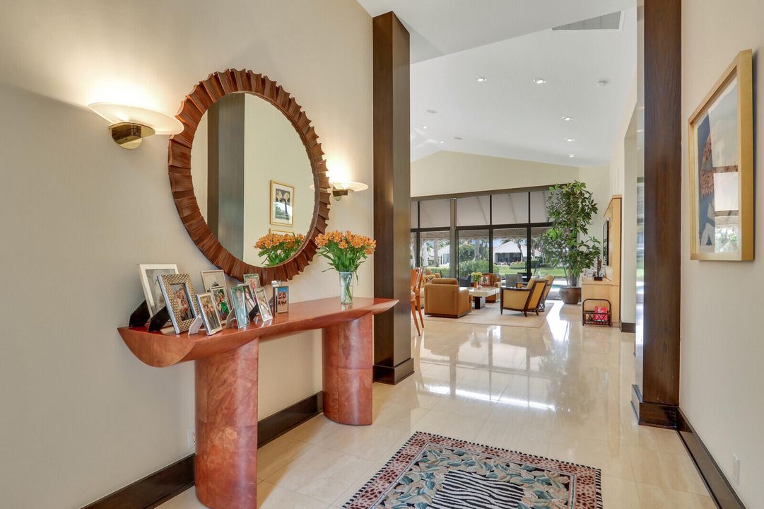 合同活跃: $2,100,000 (5 贝兹, 6 浴室, 3512 平方英尺)