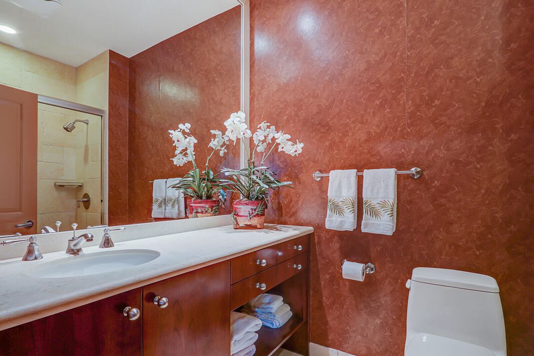 合同活跃: $2,100,000 (5 贝兹, 6 浴室, 3512 平方英尺)