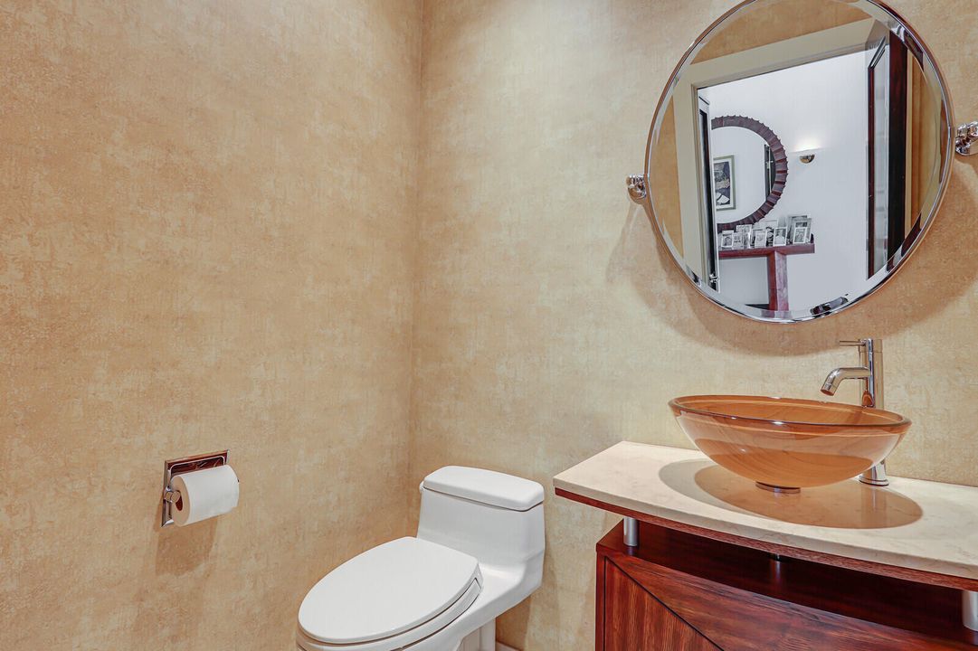 合同活跃: $2,100,000 (5 贝兹, 6 浴室, 3512 平方英尺)