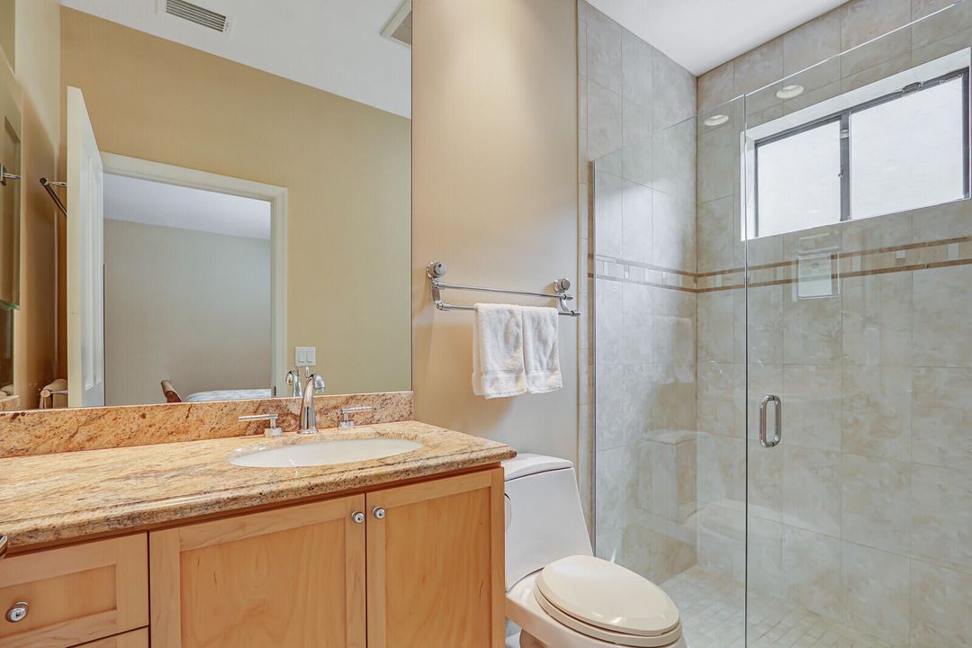 合同活跃: $2,100,000 (5 贝兹, 6 浴室, 3512 平方英尺)