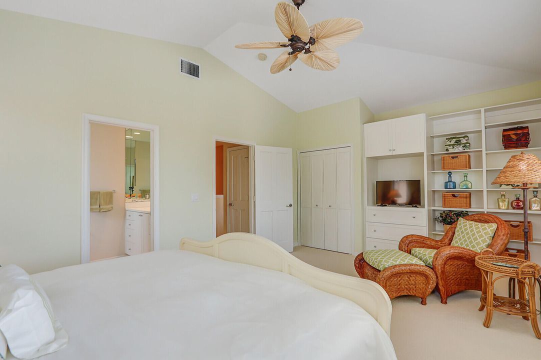 合同活跃: $2,100,000 (5 贝兹, 6 浴室, 3512 平方英尺)