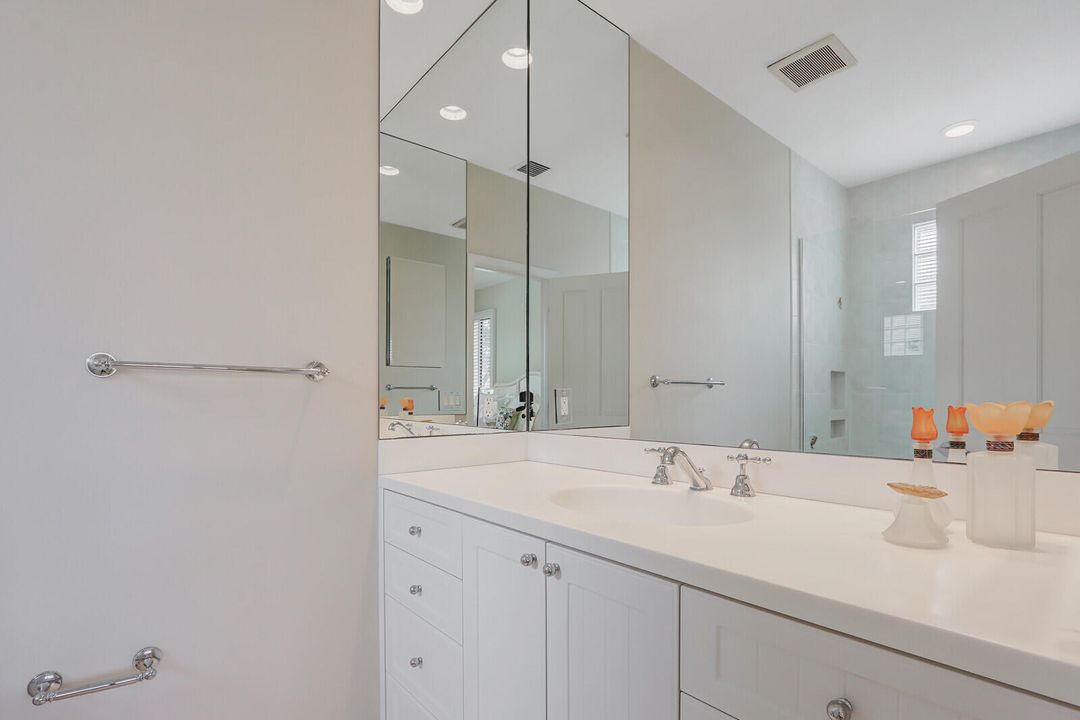 合同活跃: $2,100,000 (5 贝兹, 6 浴室, 3512 平方英尺)