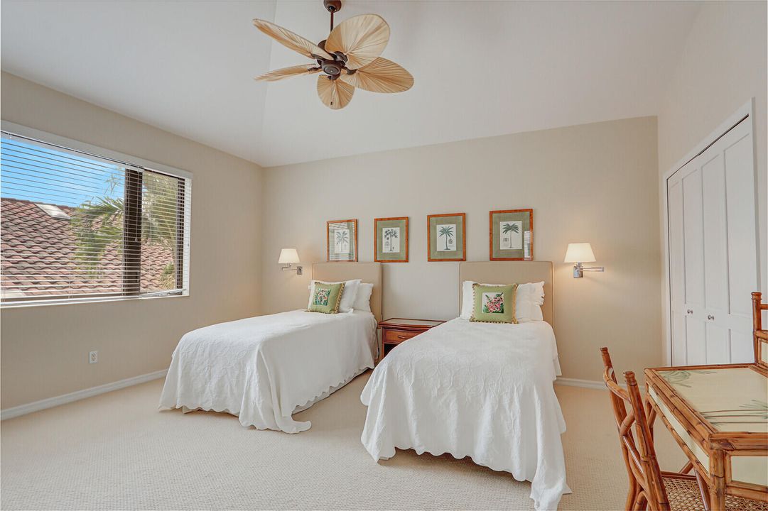 合同活跃: $2,100,000 (5 贝兹, 6 浴室, 3512 平方英尺)