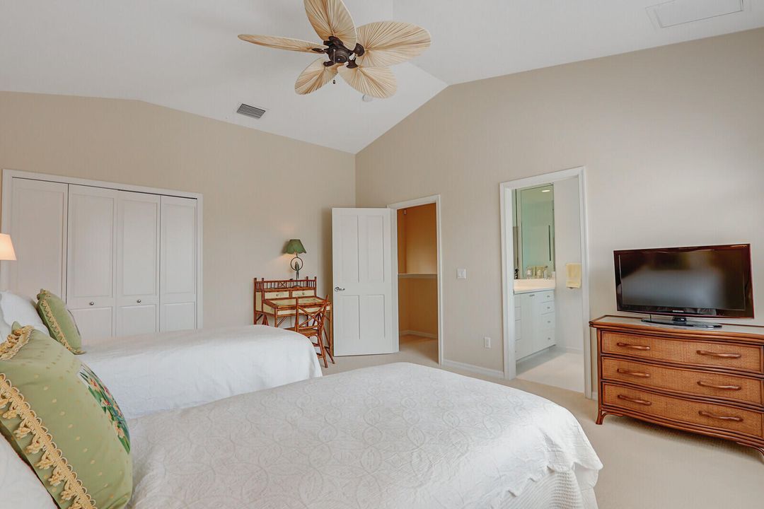 合同活跃: $2,100,000 (5 贝兹, 6 浴室, 3512 平方英尺)