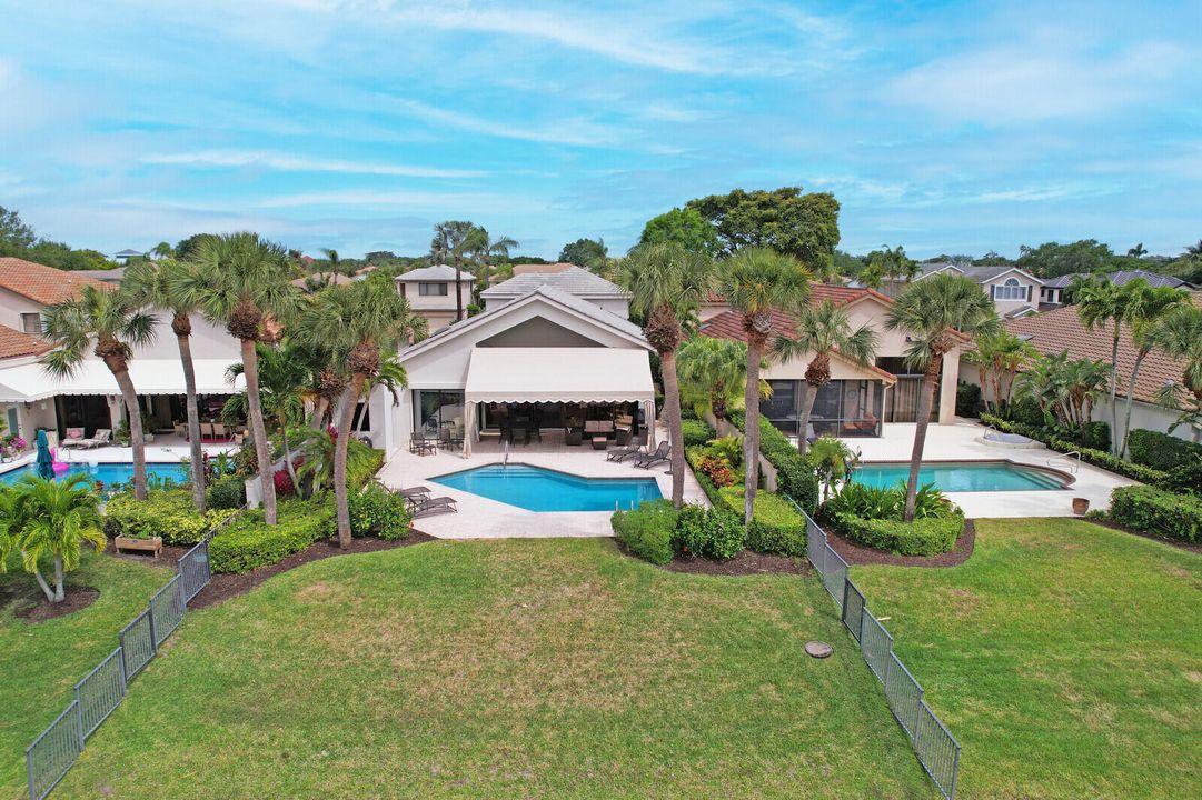 合同活跃: $2,100,000 (5 贝兹, 6 浴室, 3512 平方英尺)