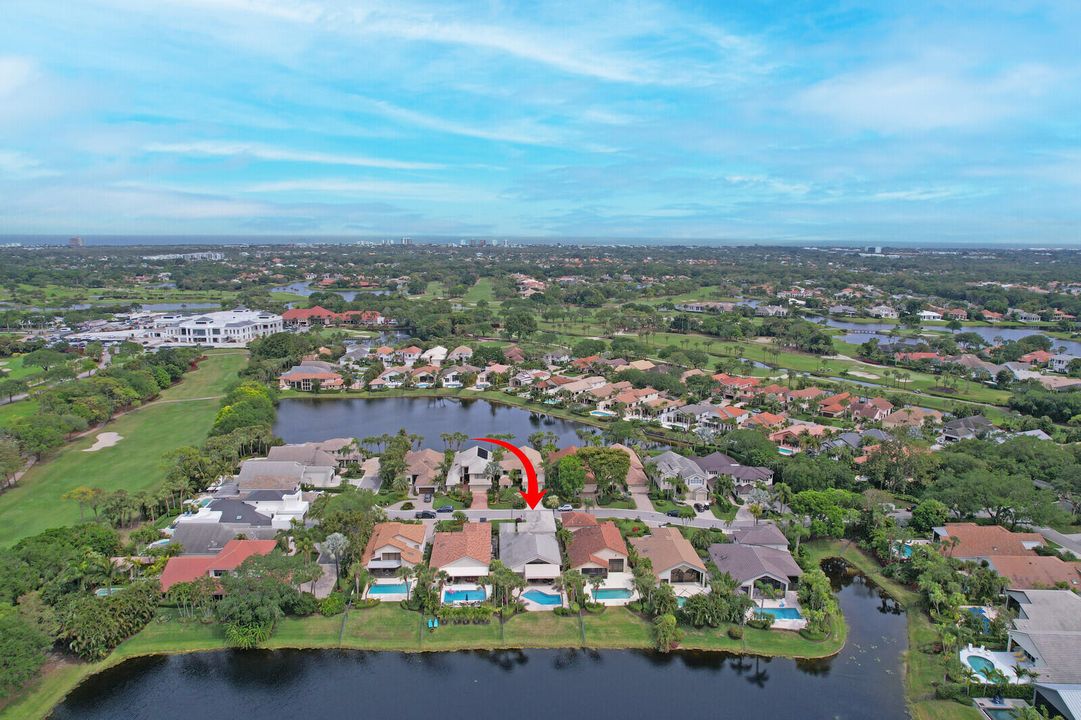 合同活跃: $2,100,000 (5 贝兹, 6 浴室, 3512 平方英尺)