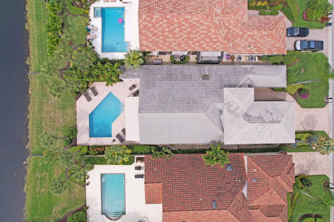 合同活跃: $2,100,000 (5 贝兹, 6 浴室, 3512 平方英尺)